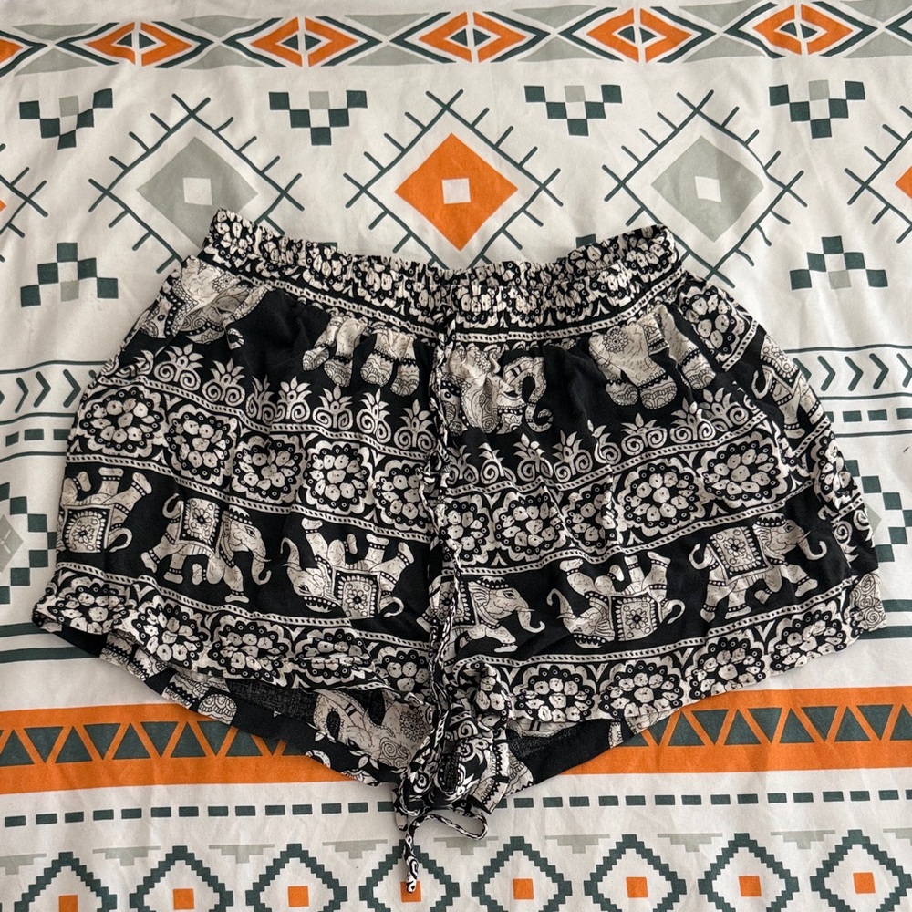 SHEIN Black and White Elephant Print High Waist Shorts
